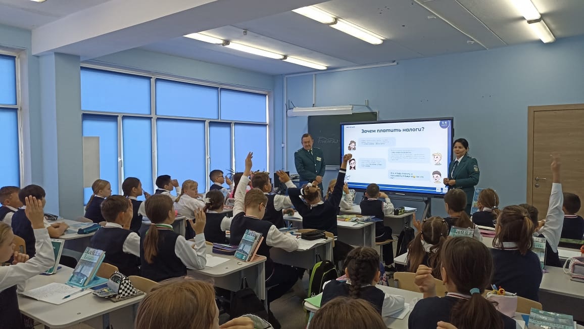 В школах Башкортостана прошли уроки финансовой грамотности, приуроченные ко Дню финансиста